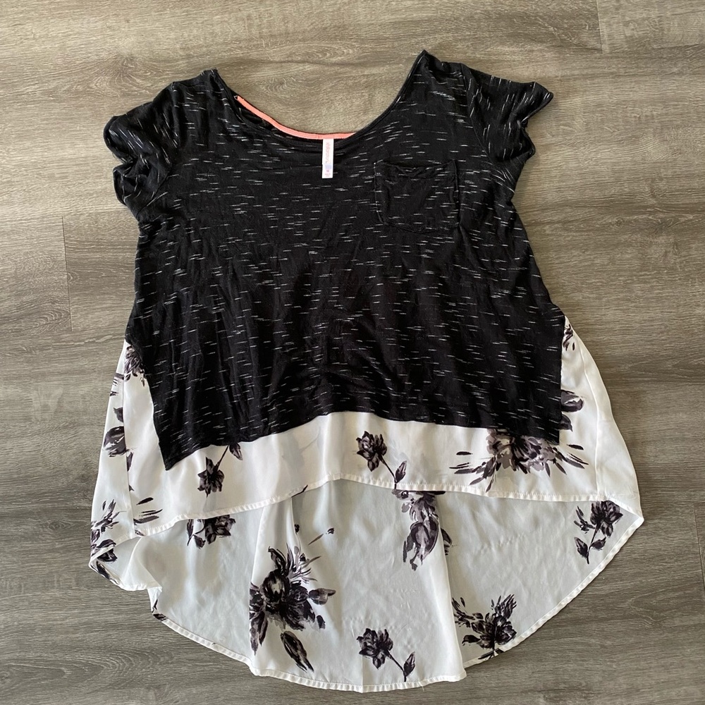 xhilaration Black/white floral high low shirt